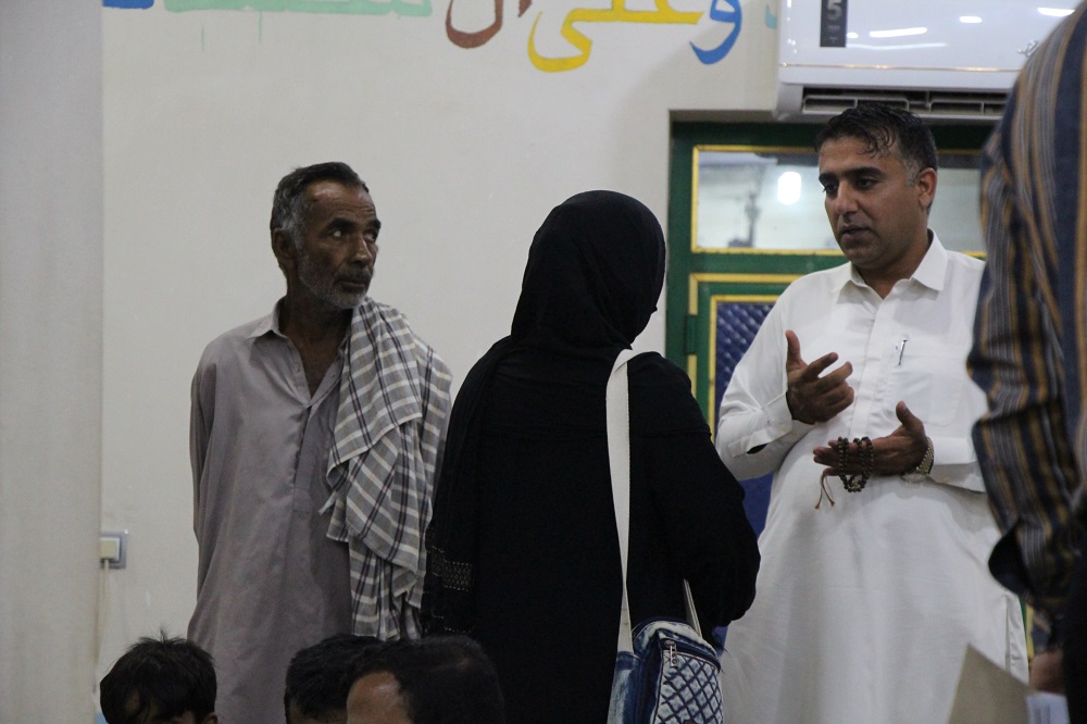برپایی میز خدمت کمیته امداد در مسجد اهل سنت پلان