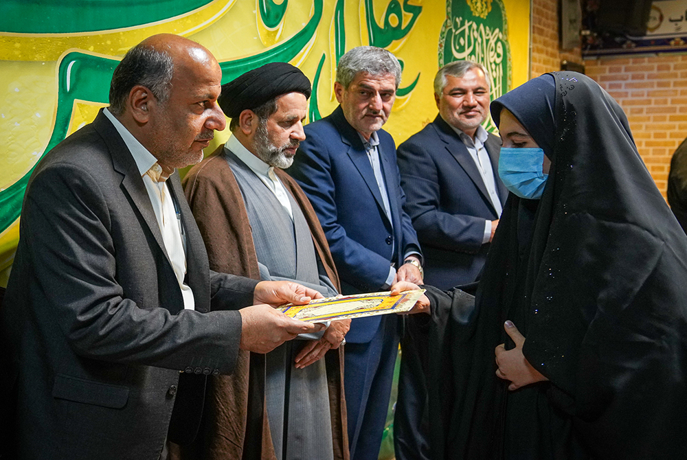 حضور استاندار فارس در محفل انس با قرآن و طرح مفتاح الجنه کمیته امداد امام خمینی(ره)استان فارس