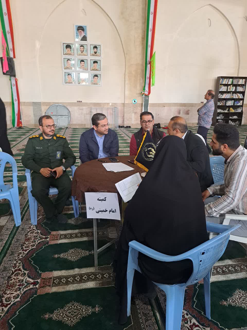 برای مردم قادرآباد خدمات سلامت رایگان ارائه شد و میز خدمت برگزارگردید