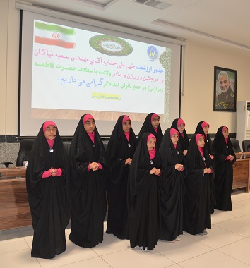 درآئین گرامیداشت  روززن ومادر  از بانوان امدادگر کمیته امام خمینی(ره) استان فارس تقدیر شد