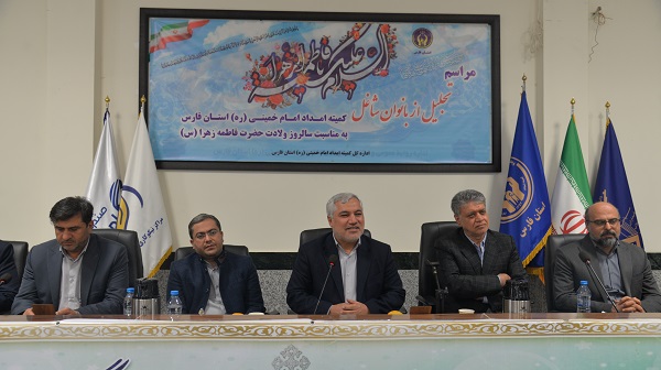 درآئین گرامیداشت  روززن ومادر  از بانوان امدادگر کمیته امام خمینی(ره) استان فارس تقدیر شد