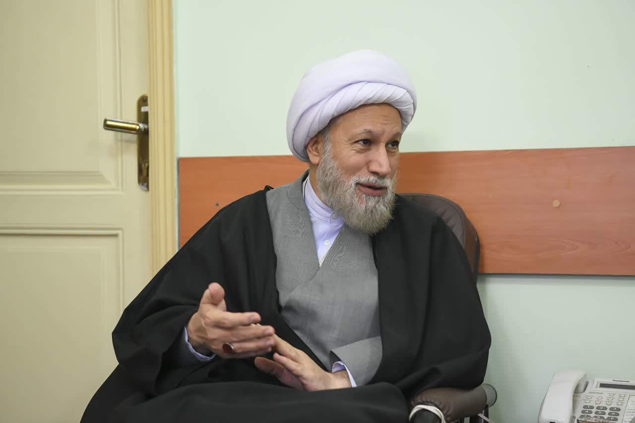 نماینده معززولی فقیه وامام جمعه شیراز ازحضورمسئولین این نهادمقدس در میزخدمت نمازجمعه تقدیرکرد.
