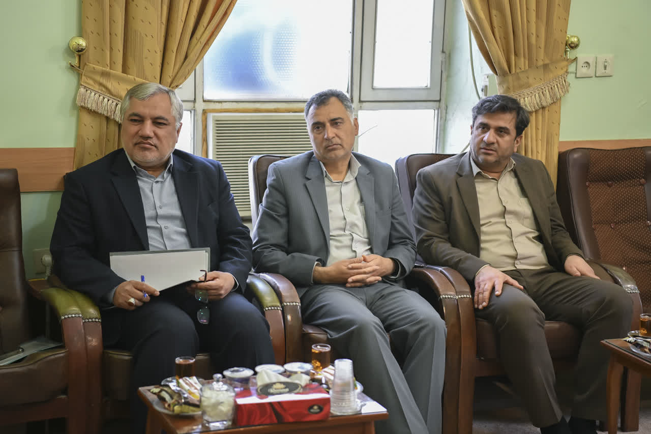 نماینده معززولی فقیه وامام جمعه شیراز ازحضورمسئولین این نهادمقدس در میزخدمت نمازجمعه تقدیرکرد.