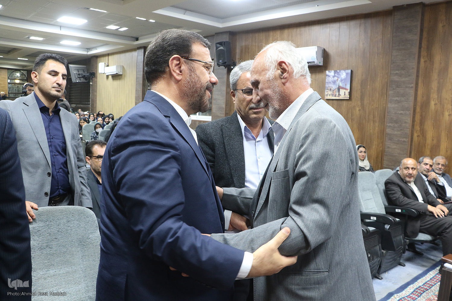 گزارش تصویری | توزیع ۱۵۰۰۰ بسته معیشتی بین نیازمندان فارس
