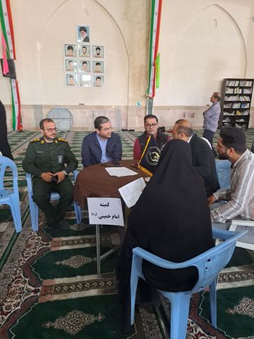 برای مردم قادرآباد خدمات سلامت رایگان ارائه شد و میز خدمت برگزارگردید