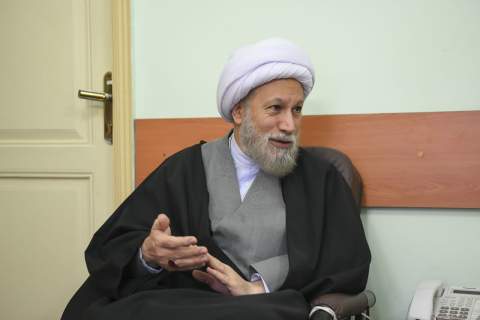 نماینده معززولی فقیه وامام جمعه شیراز ازحضورمسئولین این نهادمقدس در میزخدمت نمازجمعه تقدیرکرد.
