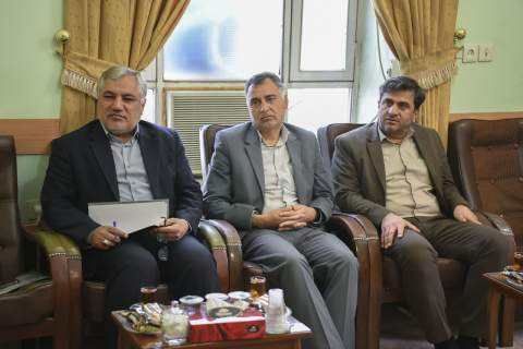 نماینده معززولی فقیه وامام جمعه شیراز ازحضورمسئولین این نهادمقدس در میزخدمت نمازجمعه تقدیرکرد.