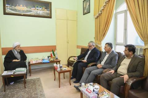 نماینده معززولی فقیه وامام جمعه شیراز ازحضورمسئولین این نهادمقدس در میزخدمت نمازجمعه تقدیرکرد.