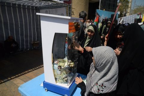 حضور مدیرکل و امدادگران کمیته امدادامام خمینی(ره)استان فارس در راهپیمایی با شکوه قدس